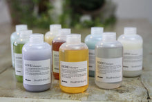 Lade das Bild in den Galerie-Viewer, Essential Haircare Travel Sizes