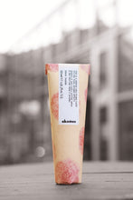 Lade das Bild in den Galerie-Viewer, More Inside Medium Hold Pliable Paste