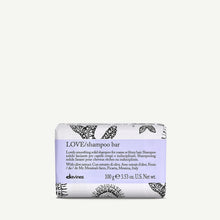 Lade das Bild in den Galerie-Viewer, ESSENTIAL HAIRCARE Love Smoothing Shampoo
